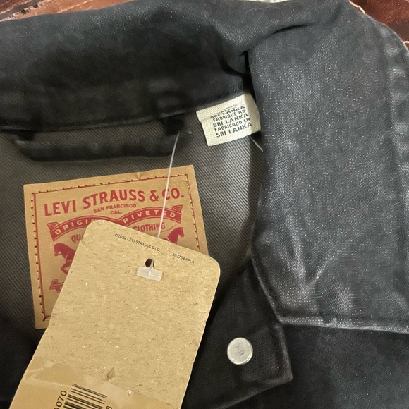 (Final Price Reduction!)NWT Levi Strauss and Co Faded Denim Jacket - Picture 4 of 7